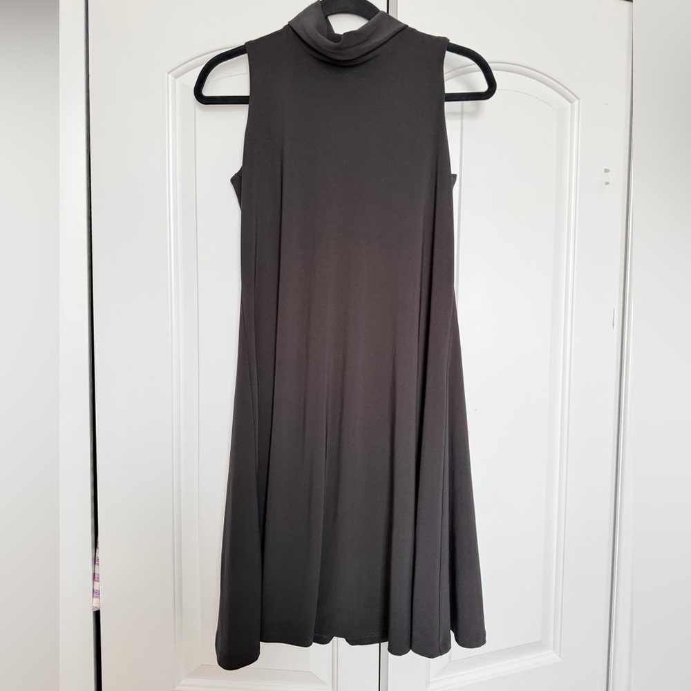 TAYLOR Elegant Black Sleeveless Dress
Back cut out